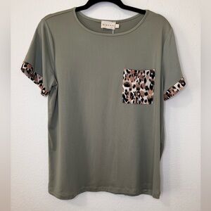 NEW Ninexis Top Shortsleeve Shirt Sage Green and Leopard Print Soft Large